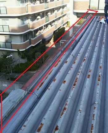 雨漏りを防ぐ屋根修理！ 大阪市の某店舗での施工事例です